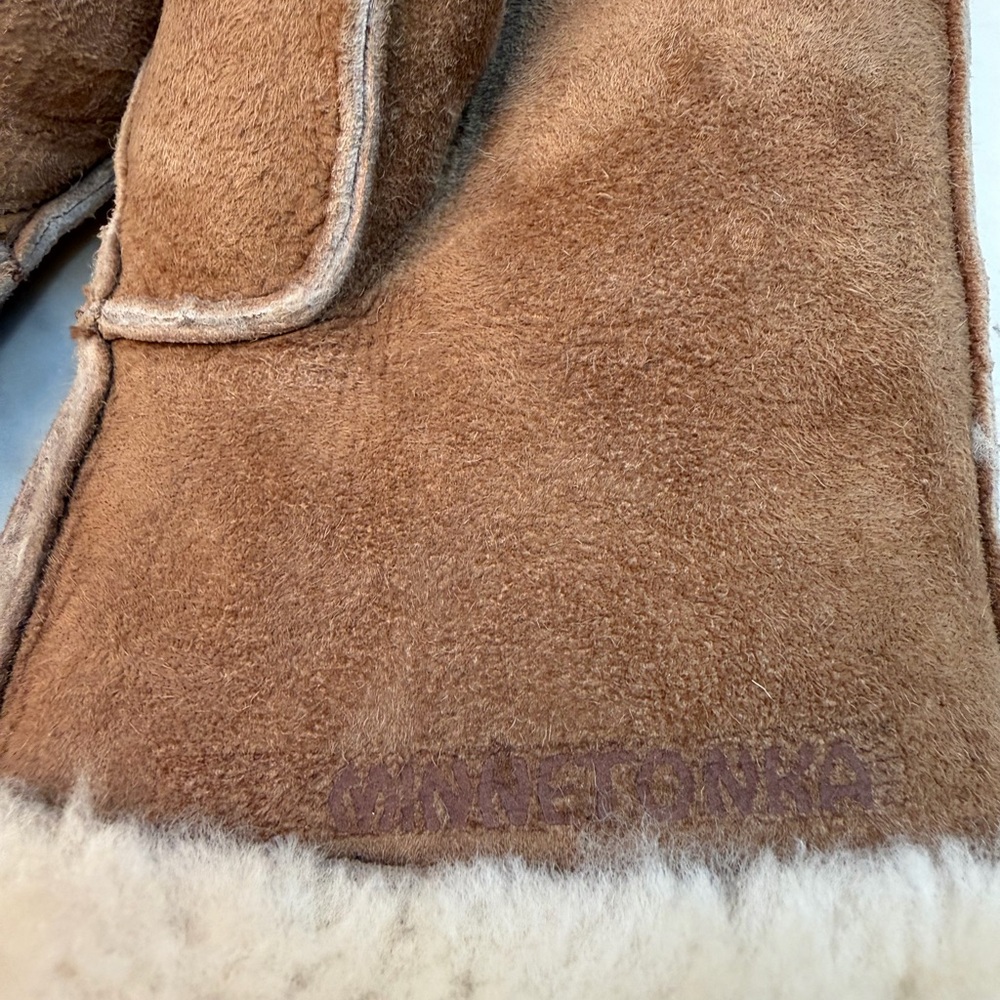 Minnetonka Brown Shearling Mittens - Picture 5 of 8